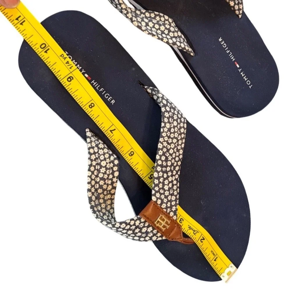 Tommy Hilfiger Womens Navy Blue Daisy Floral Flip Flop Sandals 9/10‎ Gold Logo